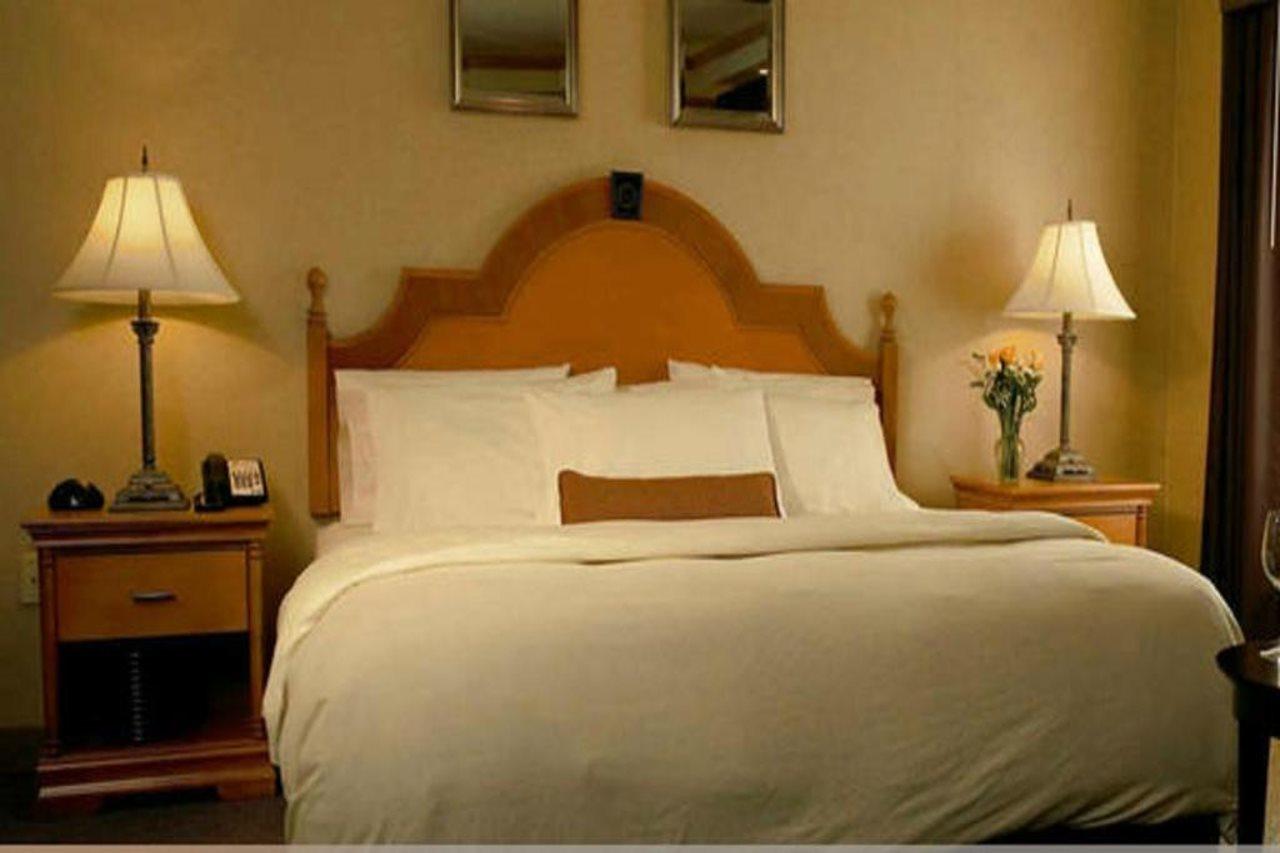 Ambassador Hotel Milwaukee, Trademark Collection By Wyndham מראה חיצוני תמונה